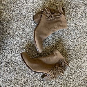Sam Edelman Louie tan suede fringe ankle boots size 10